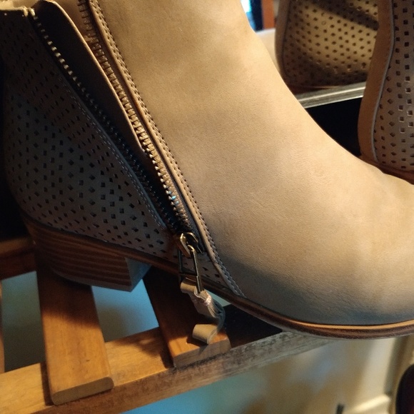 DH faux suede booties - Picture 2 of 3